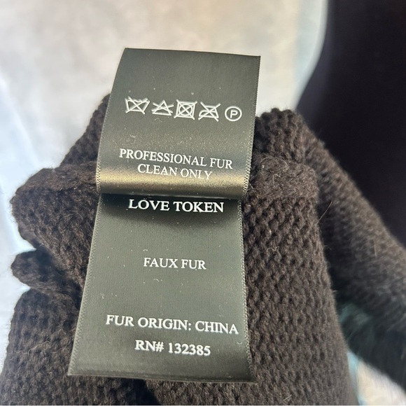 Love Token Women’s Faux Fur Yarn Wool Blend Black Vest Size Small - Picture 6 of 6